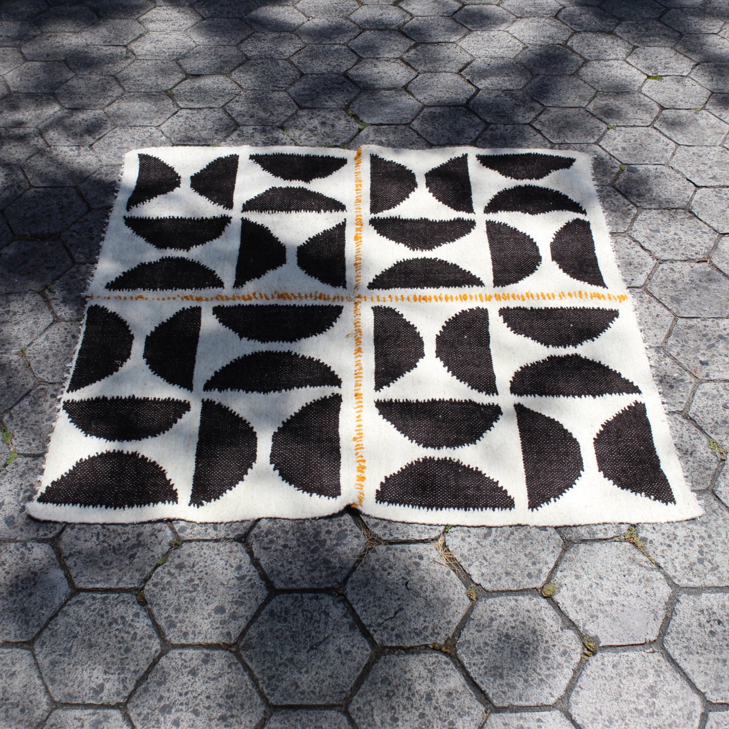 WOOL RUG HALF MOON YELLOW DETAIL