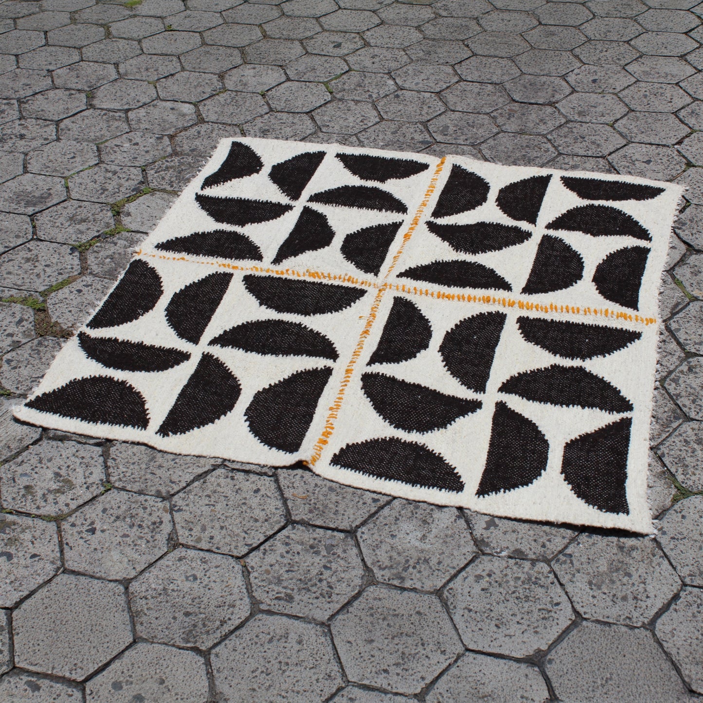 WOOL RUG HALF MOON YELLOW DETAIL