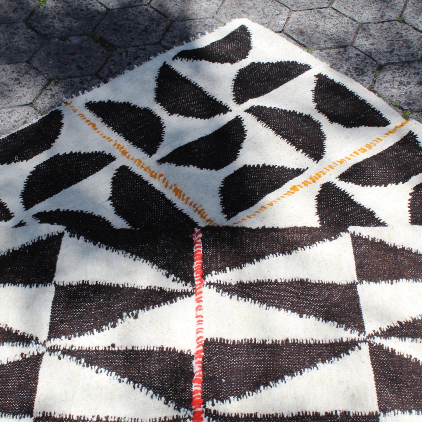 WOOL RUG HALF MOON YELLOW DETAIL